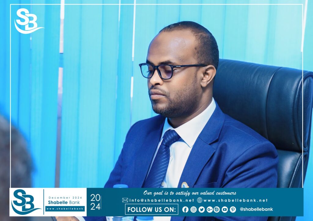 Le président de la banque M. Khadar Ahmed Abdi